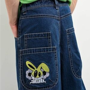 0040–NWT Trendy Blue Denim Jeans with Graphic Detail